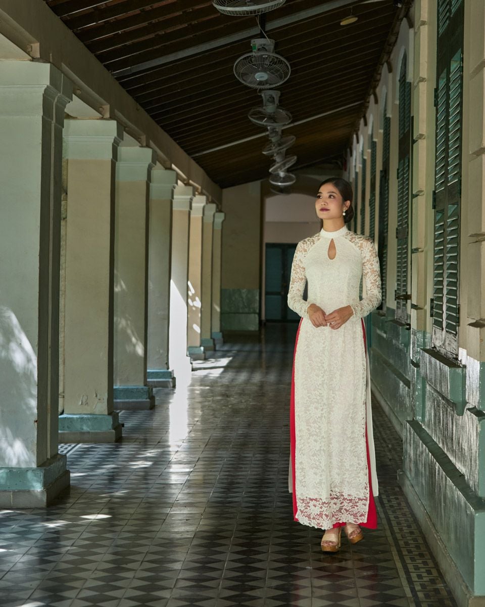 Áo Dài Ren Trắng Pride Việt Nam