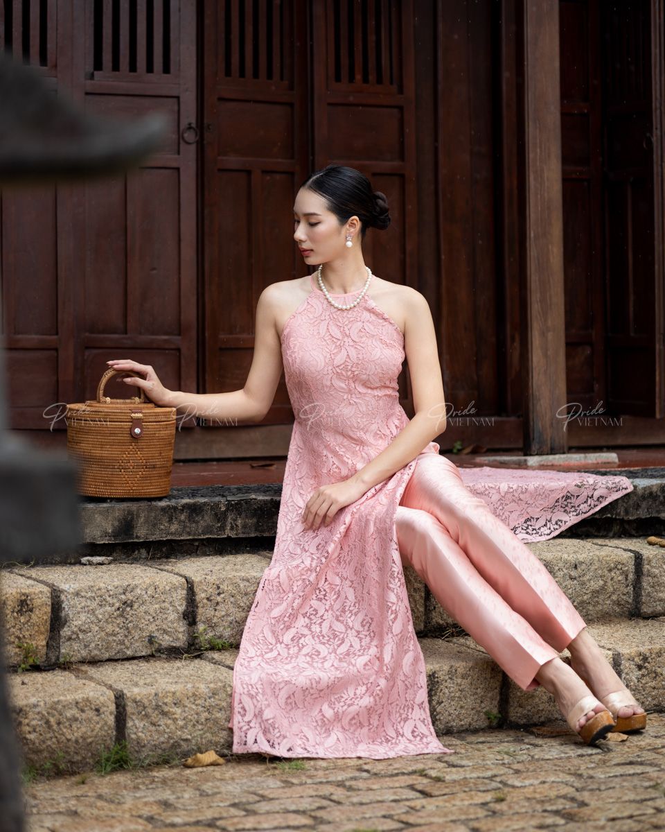 Áo Dài Nữ Yếm Ren Hồng Pride Việt Nam