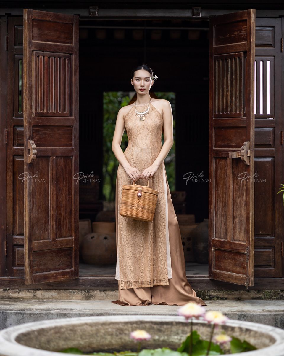 Áo Dài Nữ Yếm Ren Nâu Pride Việt Nam