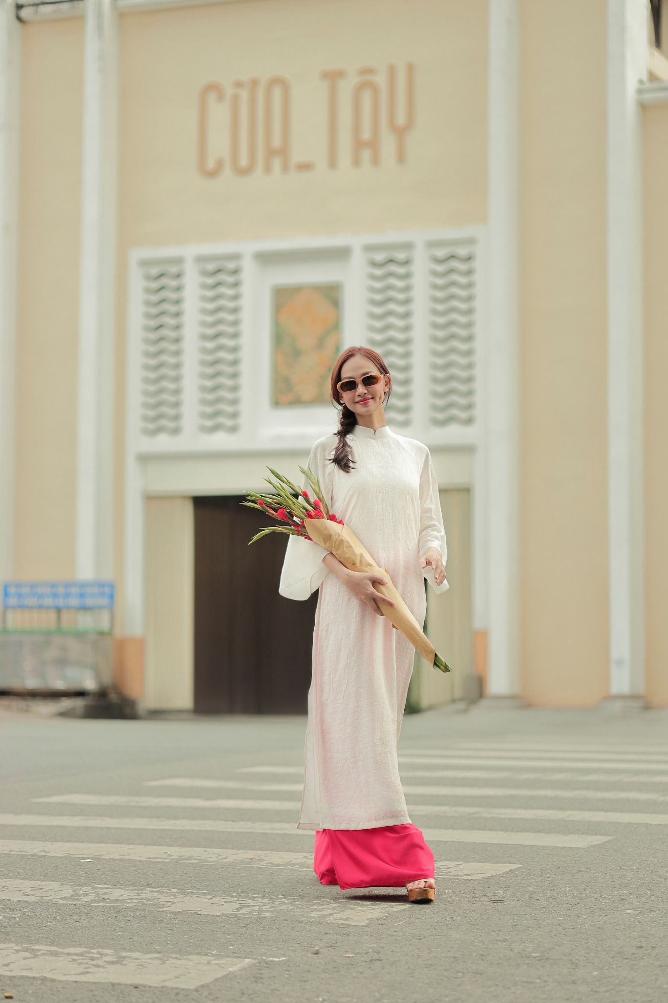 Áo Dài Voan Nữ Trắng Pride Việt Nam