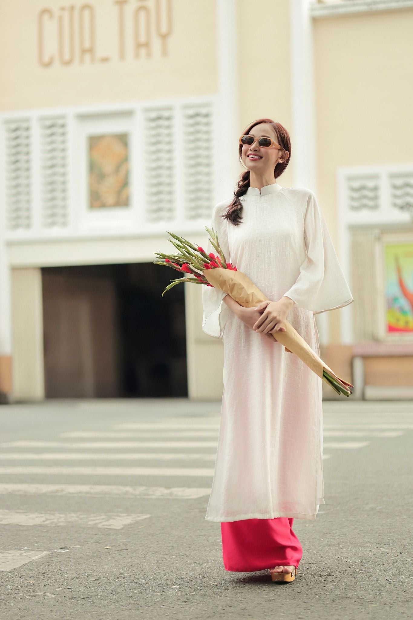 Áo Dài Voan Nữ Trắng Pride Việt Nam