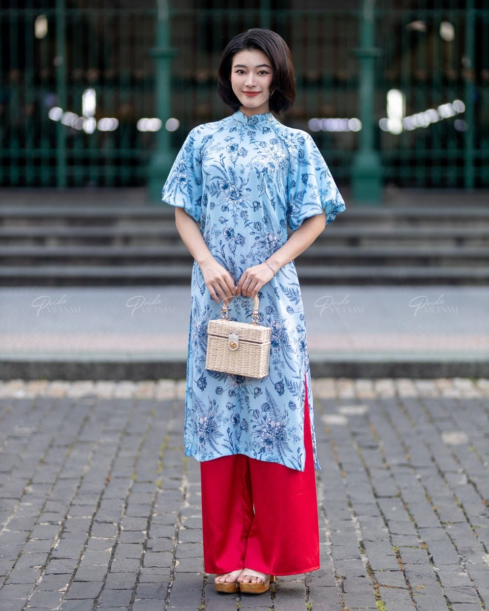 Áo Dài Lụa Nữ Xanh Hoa Nhí Pride Việt Nam