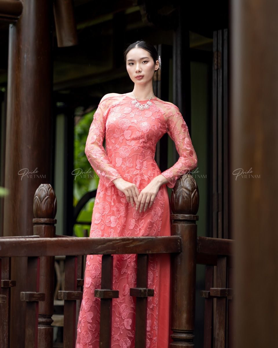 Áo Dài Nữ Ren Hồng Pride Việt Nam