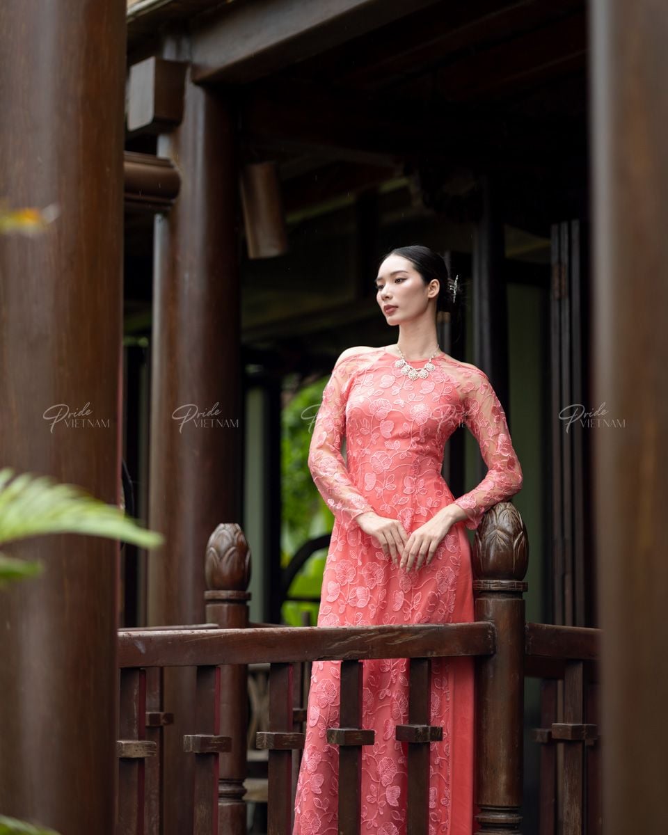 Áo Dài Nữ Ren Hồng Pride Việt Nam
