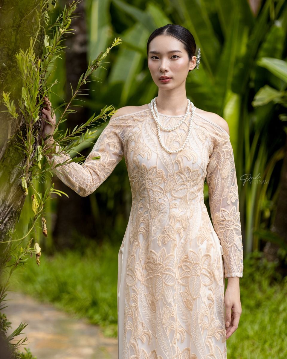 Áo Dài Nữ Ren Kem Pride Việt Nam