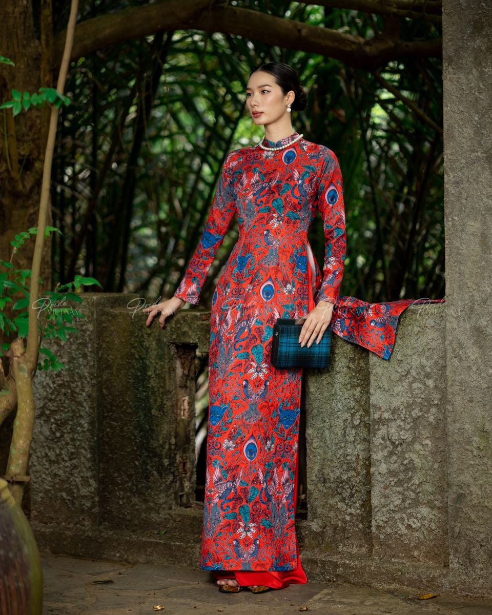 Áo Dài Nữ Gấm Đỏ Họa Tiết Pride Việt Nam