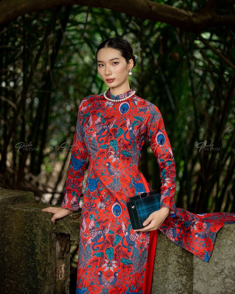 Áo Dài Nữ Gấm Đỏ Họa Tiết Pride Việt Nam