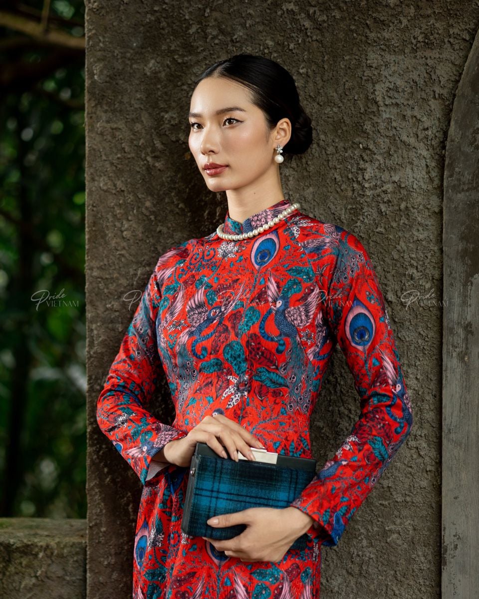 Áo Dài Nữ Gấm Đỏ Họa Tiết Pride Việt Nam