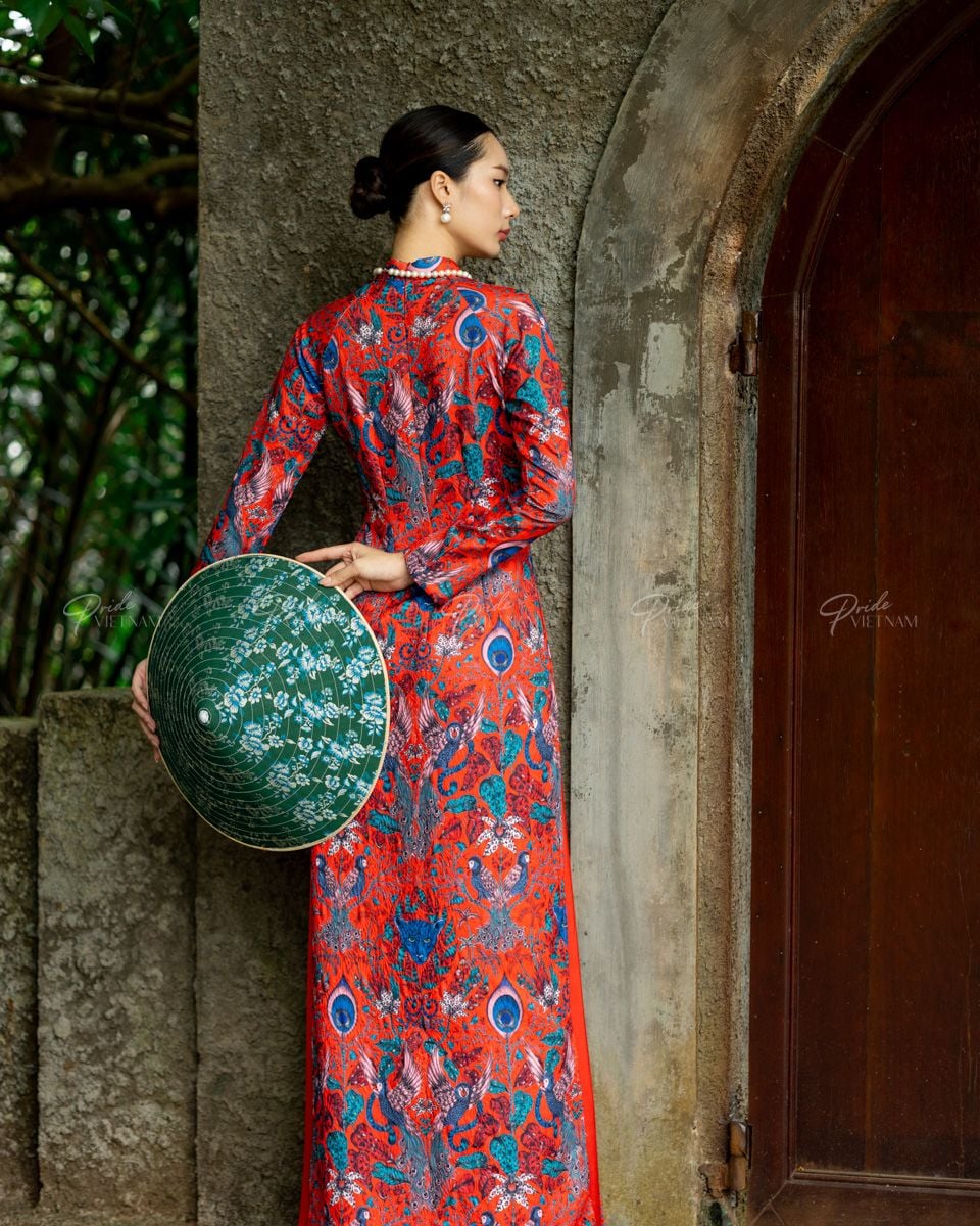 Áo Dài Nữ Gấm Đỏ Họa Tiết Pride Việt Nam