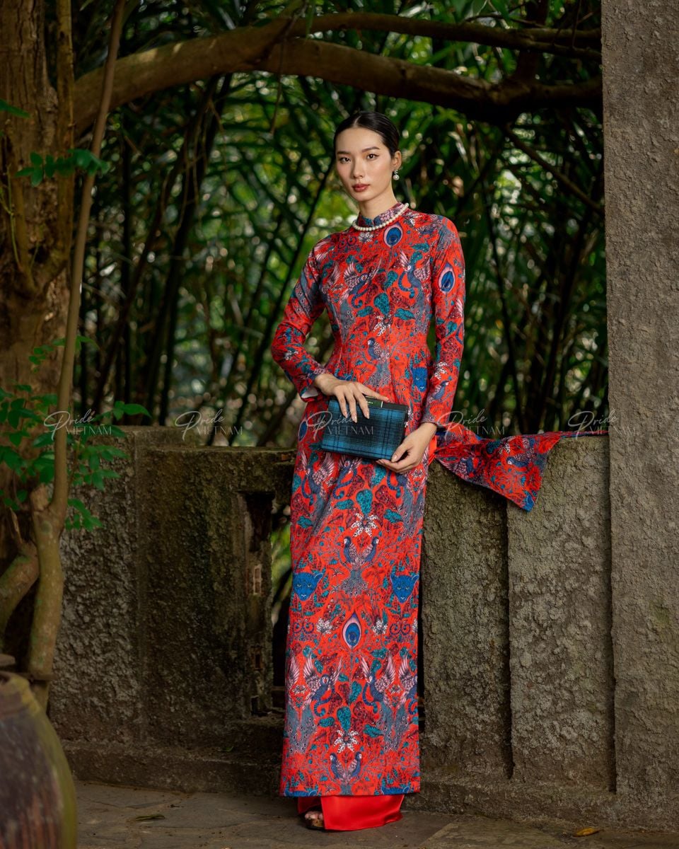 Áo Dài Nữ Gấm Đỏ Họa Tiết Pride Việt Nam