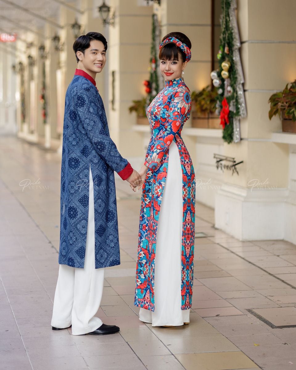 Áo Dài Nữ Gấm Họa Tiết Hoa Lá Pride Việt Nam