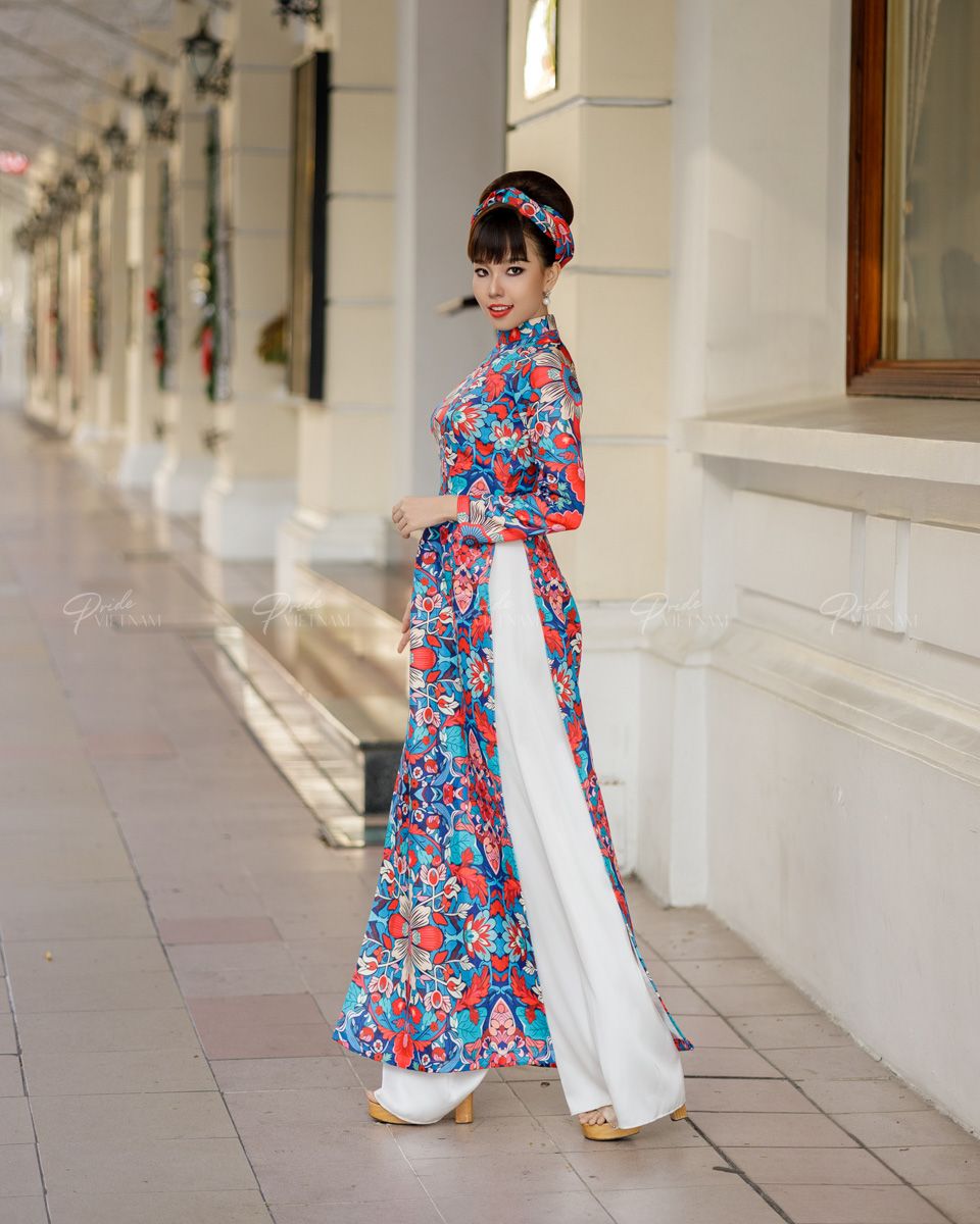 Áo Dài Nữ Gấm Họa Tiết Hoa Lá Pride Việt Nam