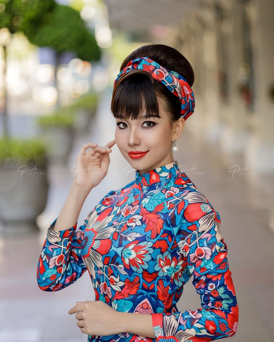 Áo Dài Nữ Gấm Họa Tiết Hoa Lá Pride Việt Nam