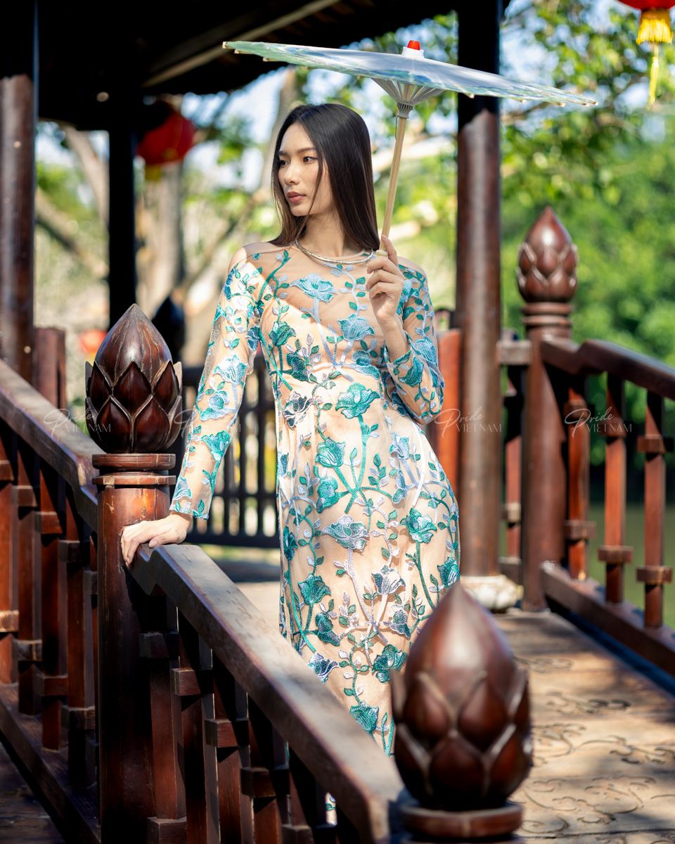 Áo Dài Nữ Ren Xanh Pride Việt Nam