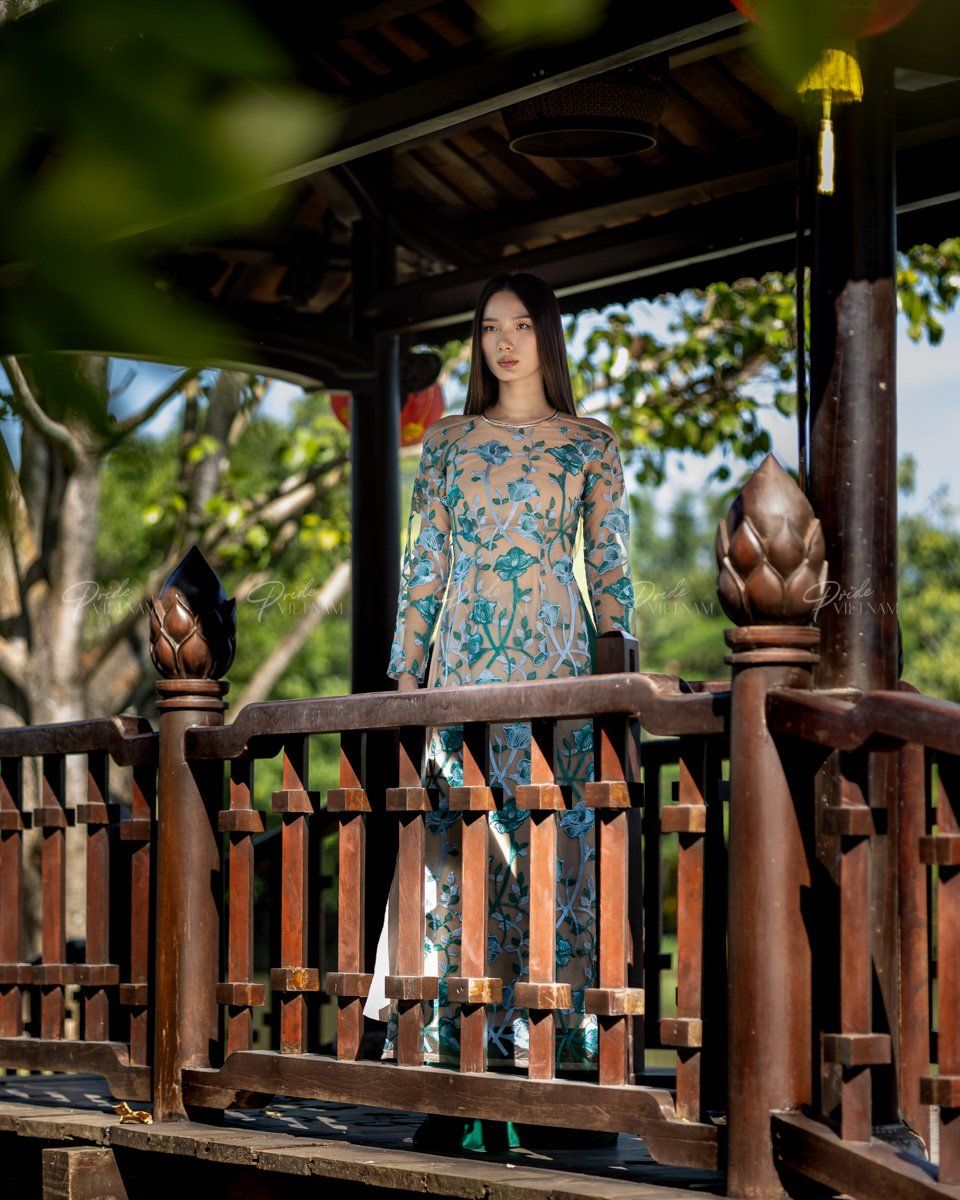 Áo Dài Nữ Ren Xanh Pride Việt Nam