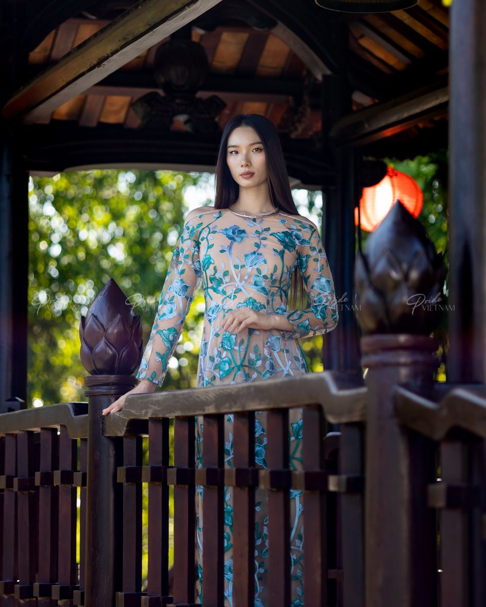 Áo Dài Nữ Ren Xanh Pride Việt Nam