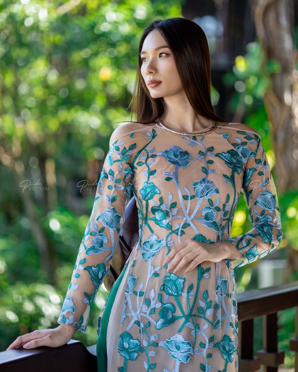 Áo Dài Nữ Ren Xanh Pride Việt Nam