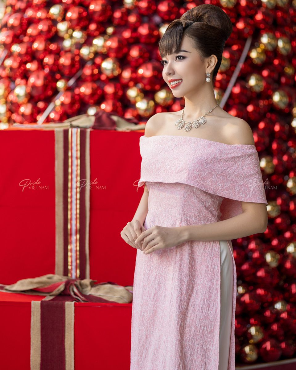 Áo Dài Gấm Nữ Hồng Pride Việt Nam