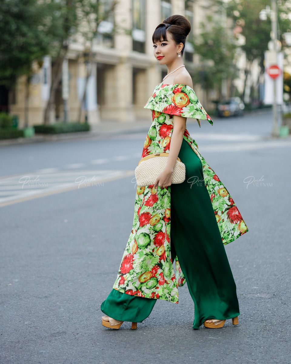 Áo Dài Gấm Nữ Xanh Hoa Đỏ Pride Việt Nam