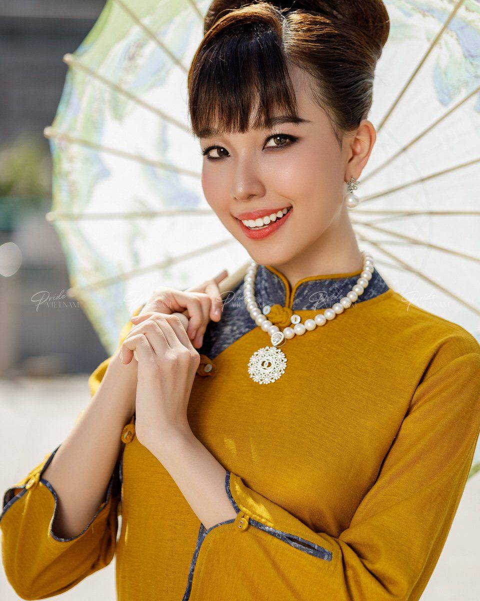 Áo Dài Linen Vàng Nghệ Pride Việt Nam