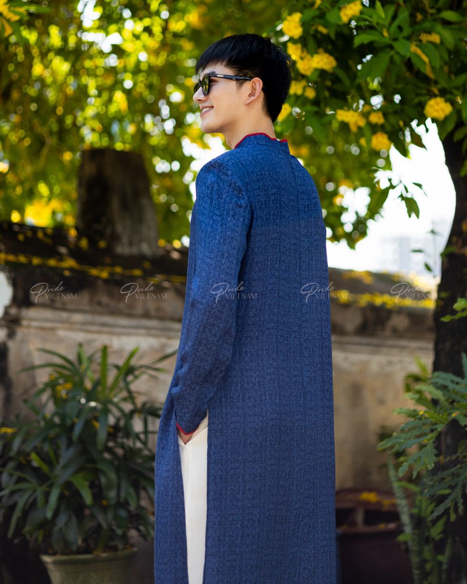 Áo Dài Nam Lụa Xanh Đen Viền Đỏ