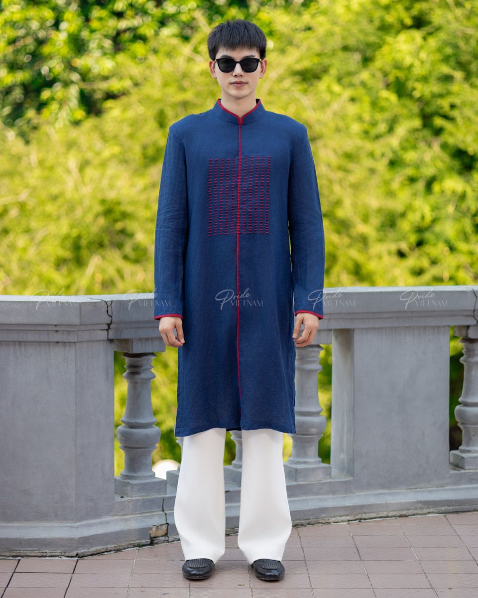 Áo Dài Nam Linen Xanh Đen Viền Đỏ Đột Chỉ