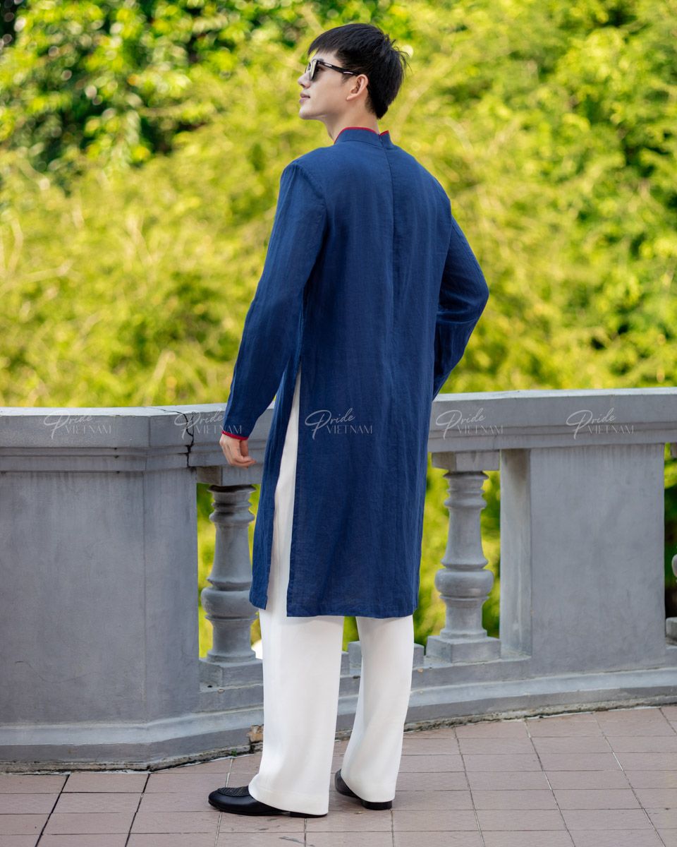 Áo Dài Nam Linen Xanh Đen Viền Đỏ Đột Chỉ