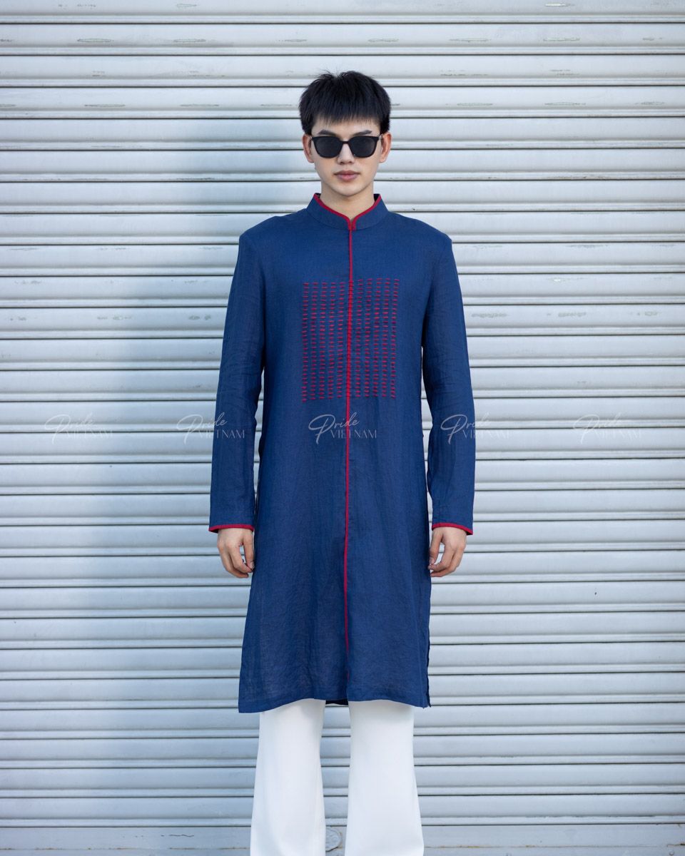 Áo Dài Nam Linen Xanh Đen Viền Đỏ Đột Chỉ