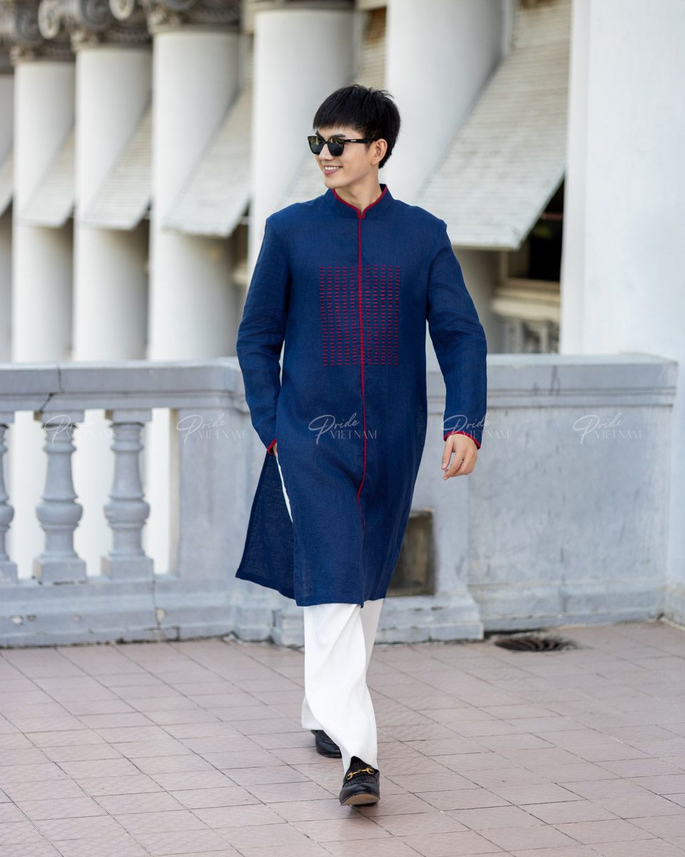 Áo Dài Nam Linen Xanh Đen Viền Đỏ Đột Chỉ