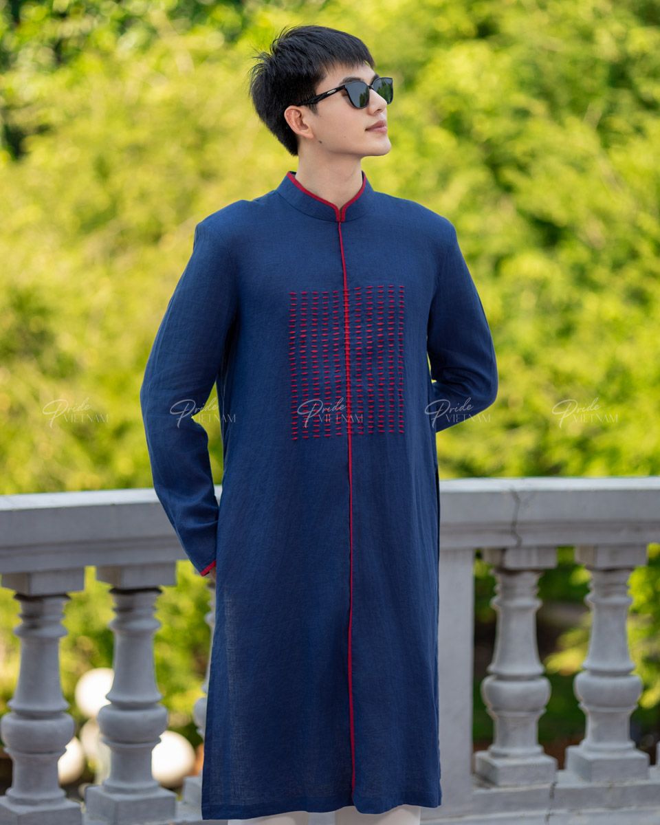 Áo Dài Nam Linen Xanh Đen Viền Đỏ Đột Chỉ