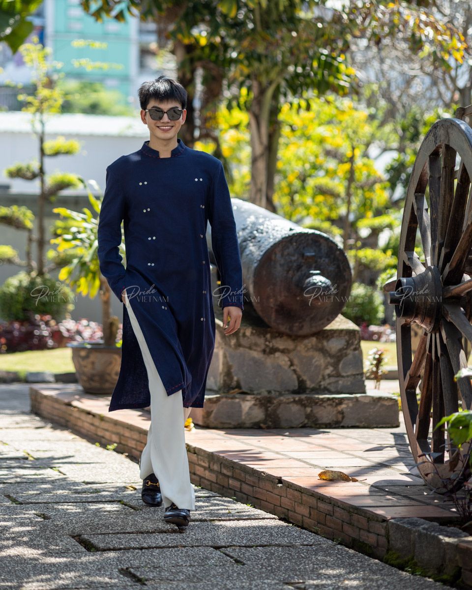 Áo Dài Nam Linen Xanh Đen Kết Nút