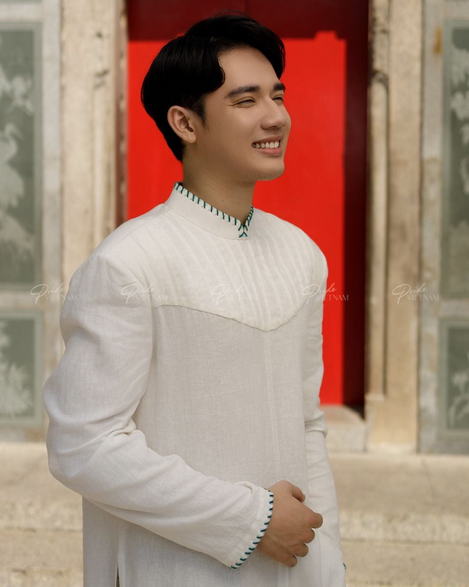 Áo Dài Nam Linen Trắng Xếp Ly Đột Chỉ