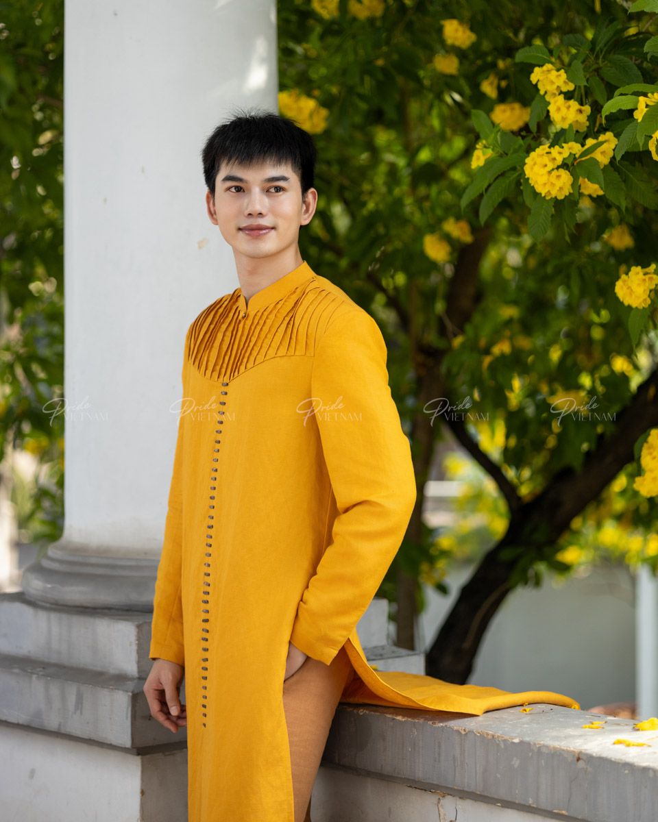 Áo Dài Nam Linen Vàng Xếp Ly Kết Nút
