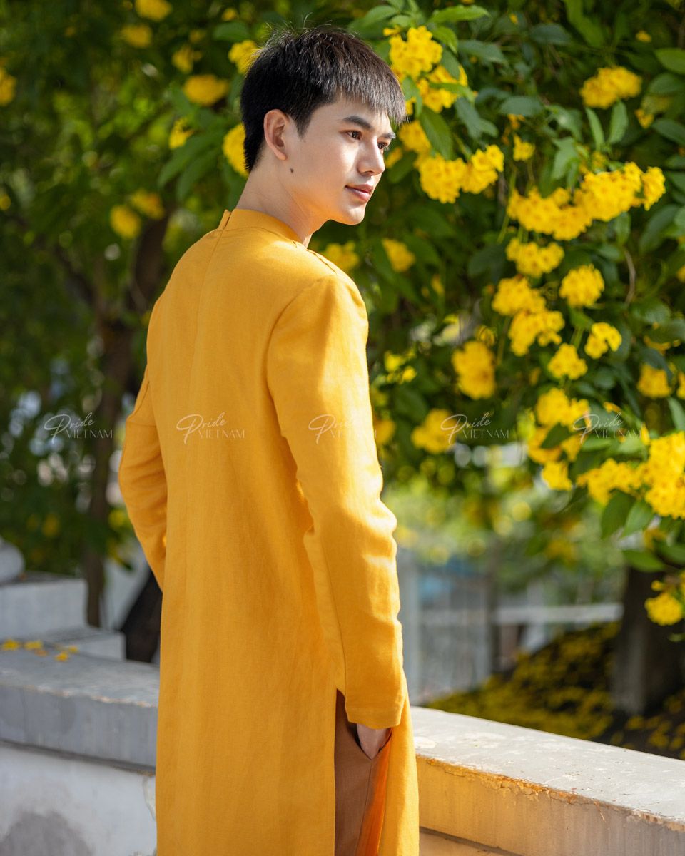 Áo Dài Nam Linen Vàng Xếp Ly Kết Nút