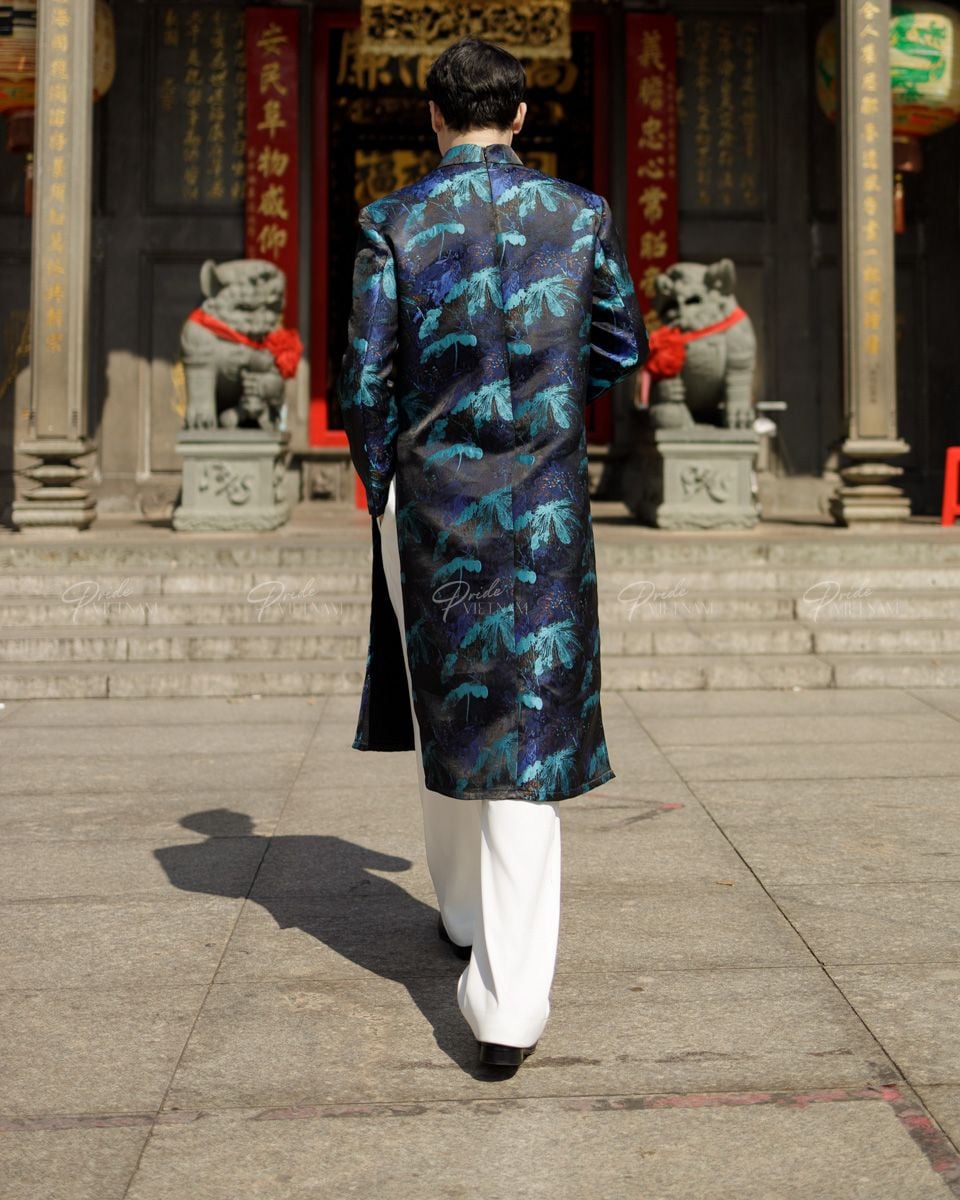 Áo Dài Gấm Nam Xanh Đen Họa Tiết Pride Việt Nam