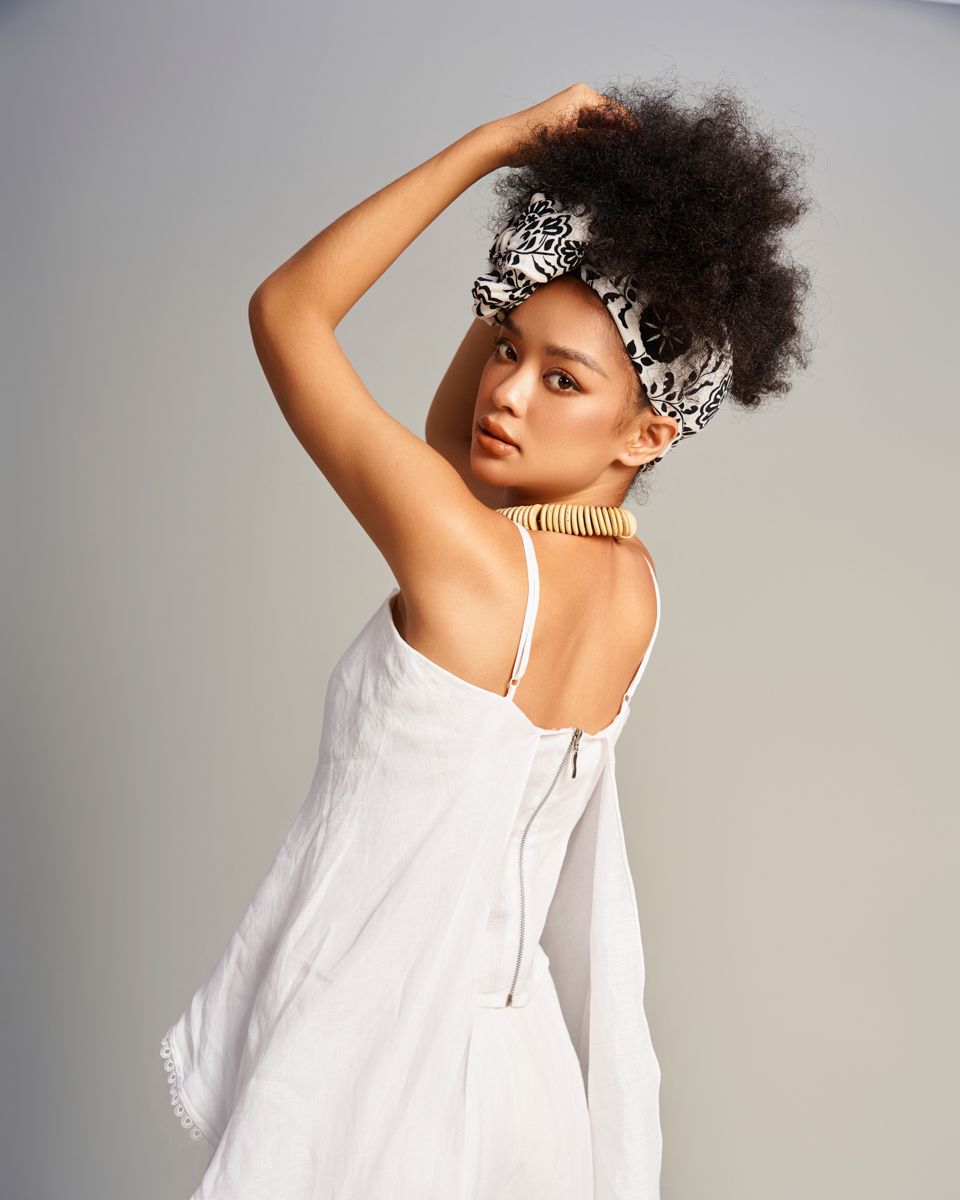 Áo Kiểu Nữ Linen Trắng Sắc Màu Tự Do