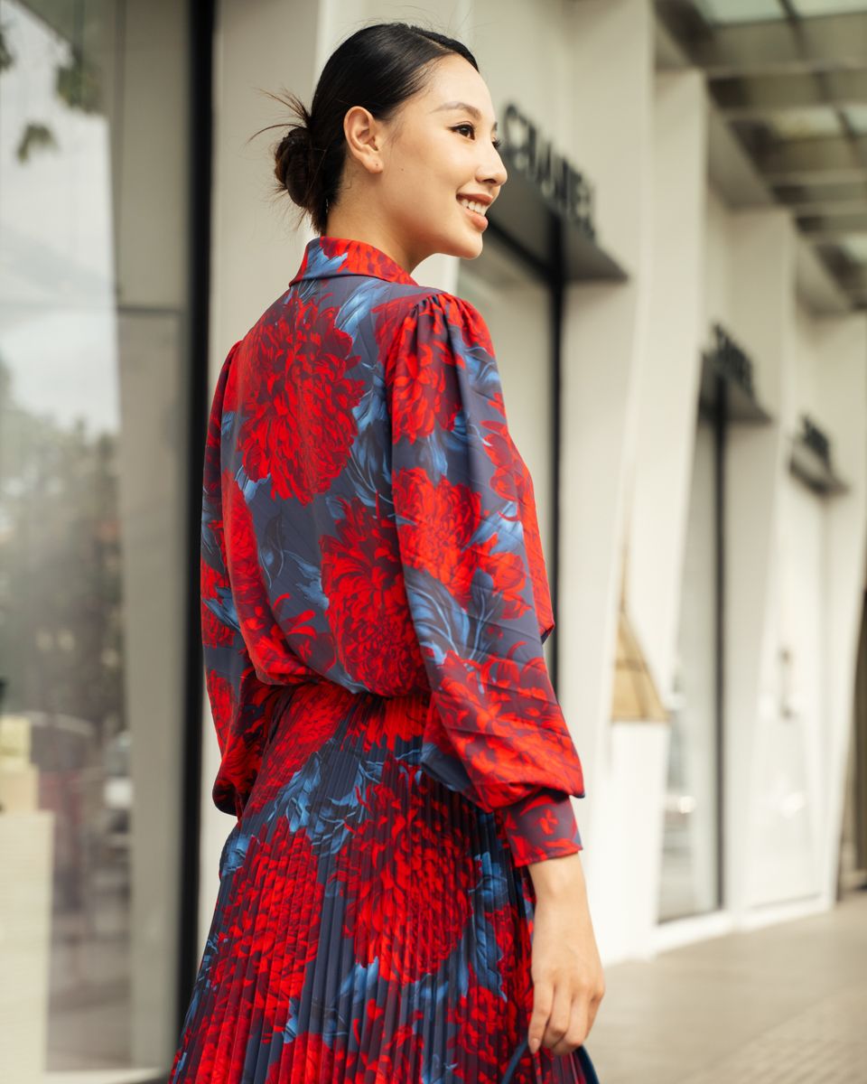 Chân Váy  Nữ Lụa Đỏ Sắc Màu Tự Do