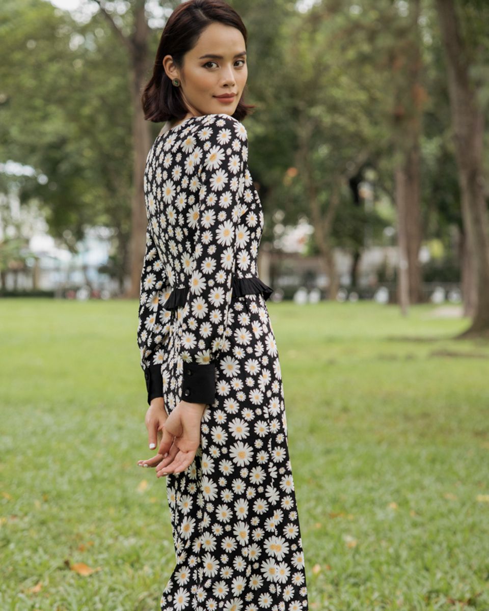 Đầm Lụa Đen Vẻ Đẹp Đương Đại