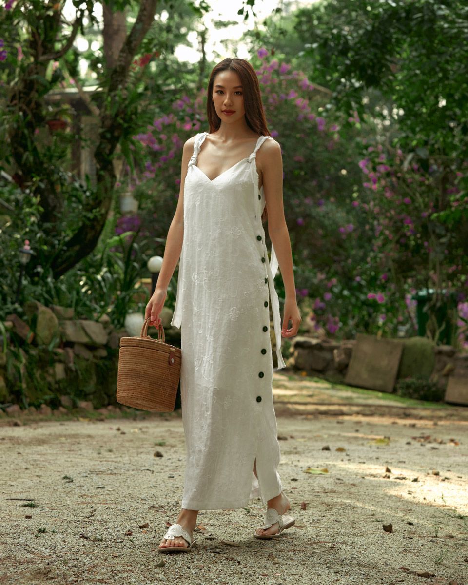 Đầm Cotton Thêu Trắng Hoa Nổi Into The Wood