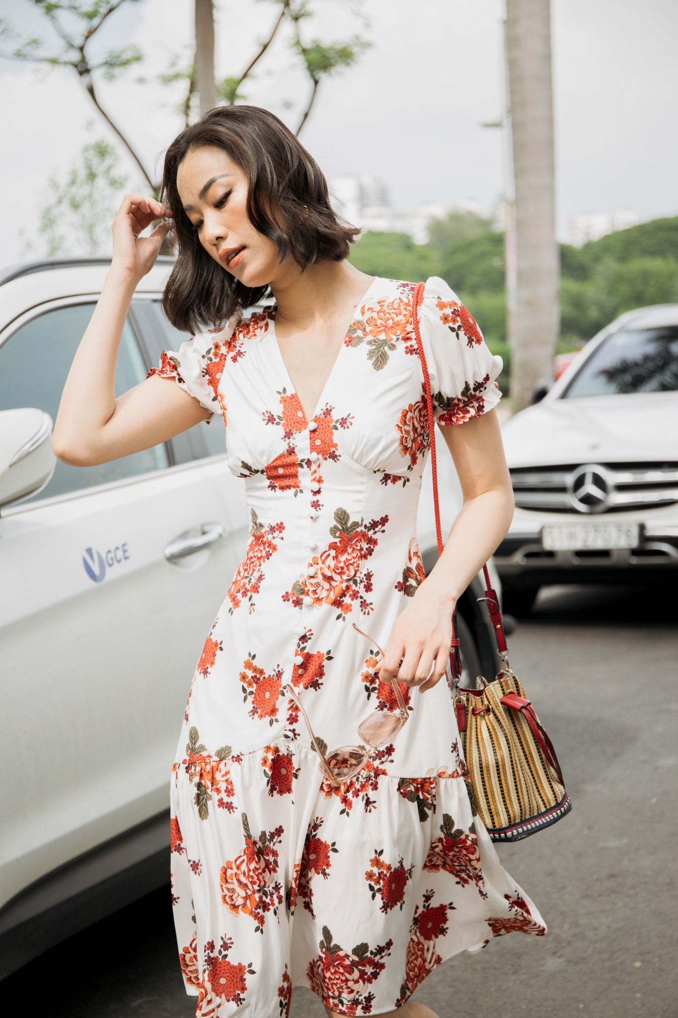 Đầm Lụa Trắng Đỏ Pride