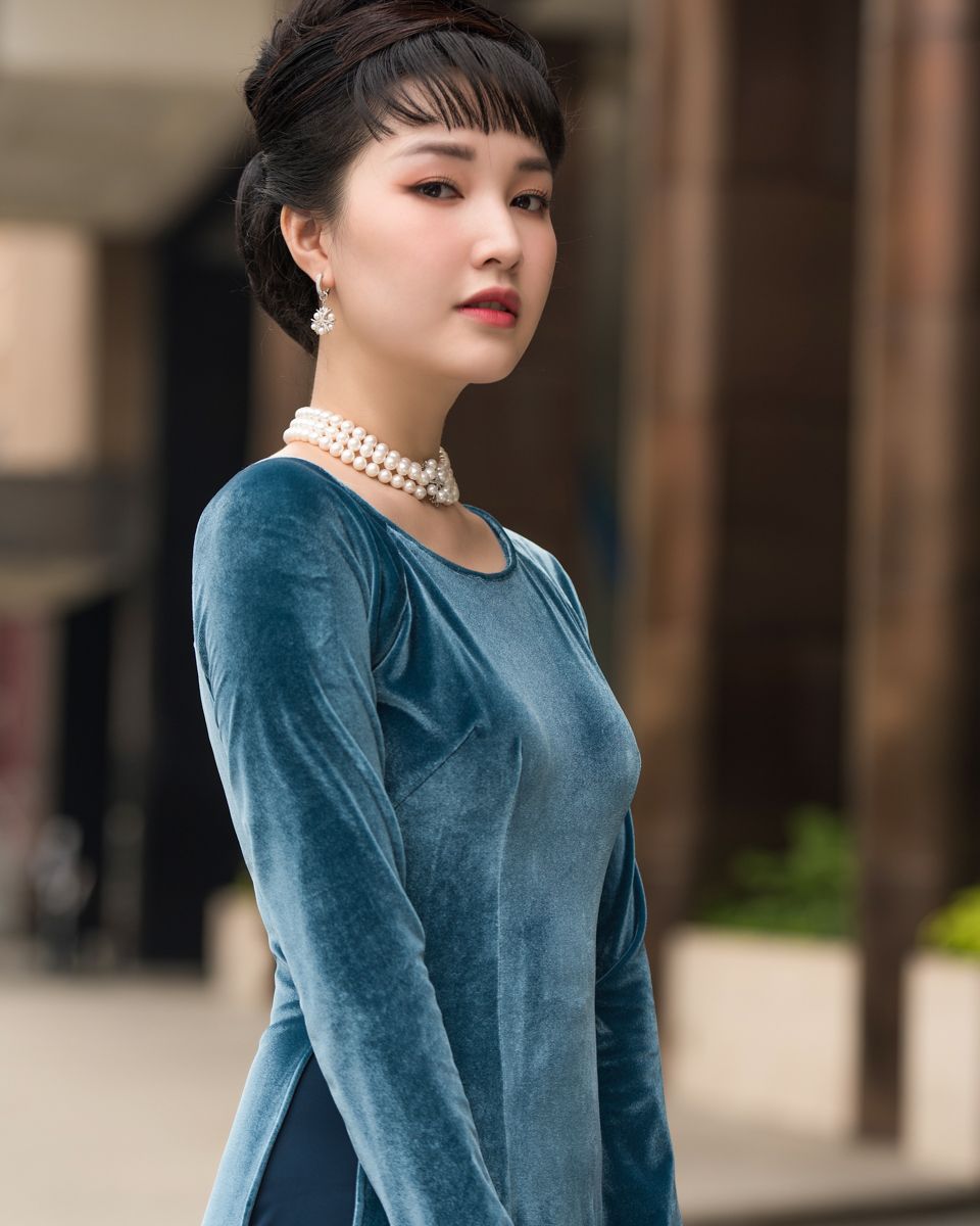Áo Dài Nhung Xanh Biển Hòn Ngọc Viễn Đông