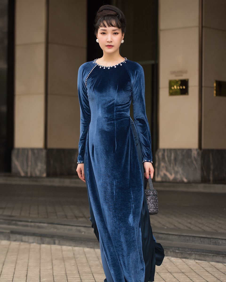 Quần Áo Dài Lụa Xanh Đen Đậm Hòn Ngọc Viễn Đông