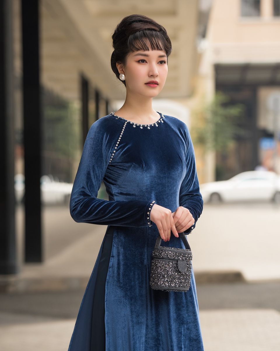 Áo Dài Nhung Xanh Kết Đá Hòn Ngọc Viễn Đông