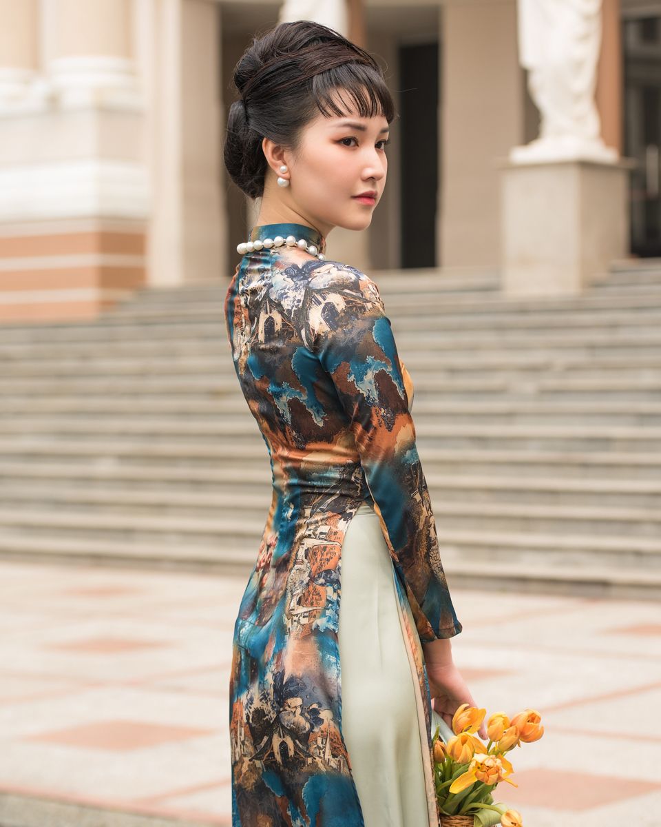 Áo Dài Lụa Xanh Dương Hòn Ngọc Viễn Đông