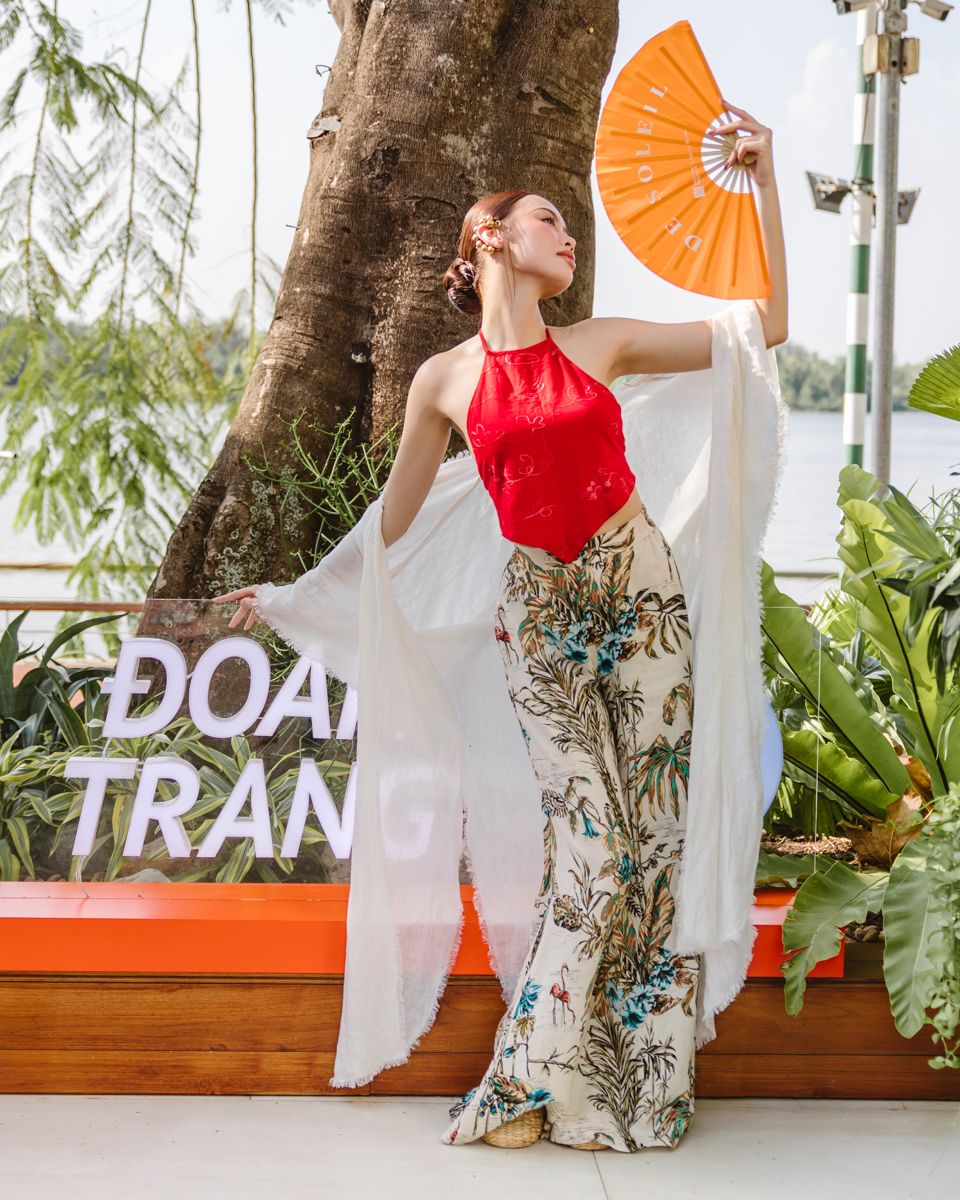 Áo Kiểu Nữ Linen Đỏ The Girl In Vogue