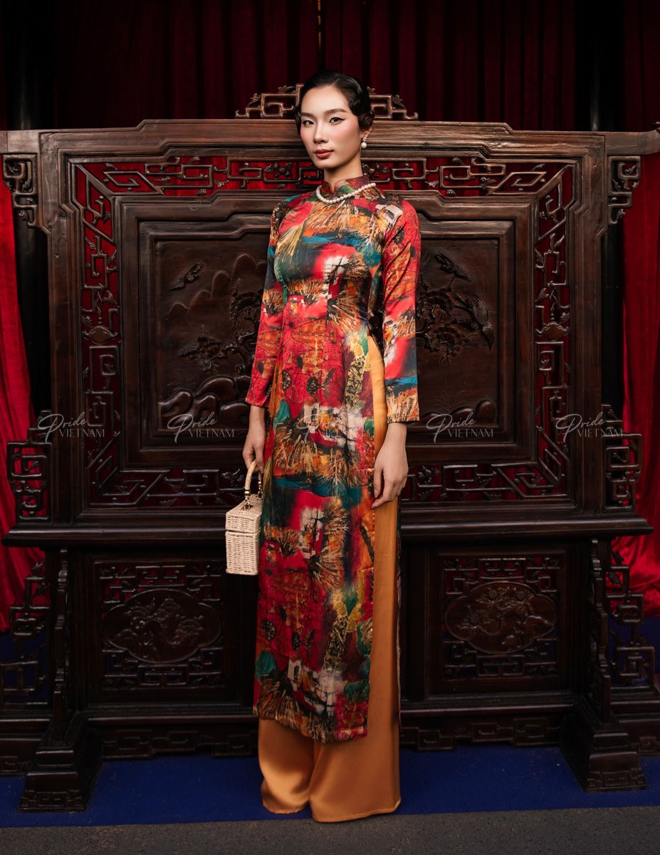 Áo Dài Lụa Đỏ Nhiều Màu Hòn Ngọc Viễn Đông