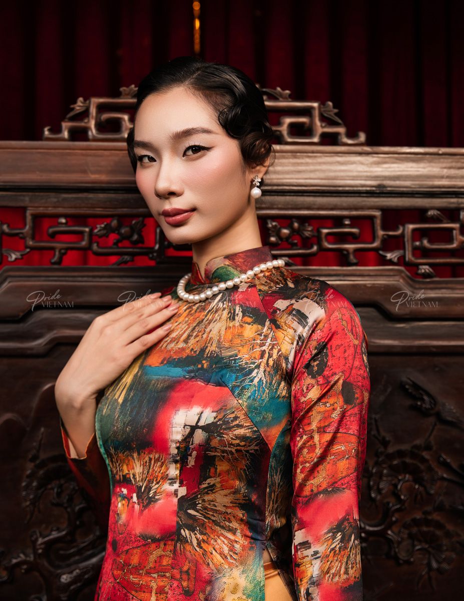 Áo Dài Lụa Đỏ Nhiều Màu Hòn Ngọc Viễn Đông