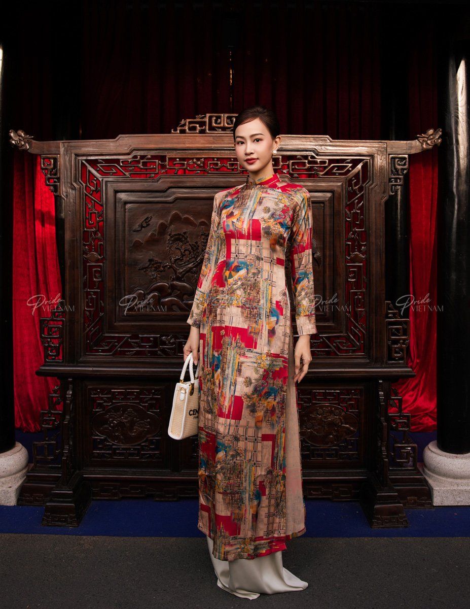 Áo Dài Lụa Kem Đỏ Hòn Ngọc Viễn Đông