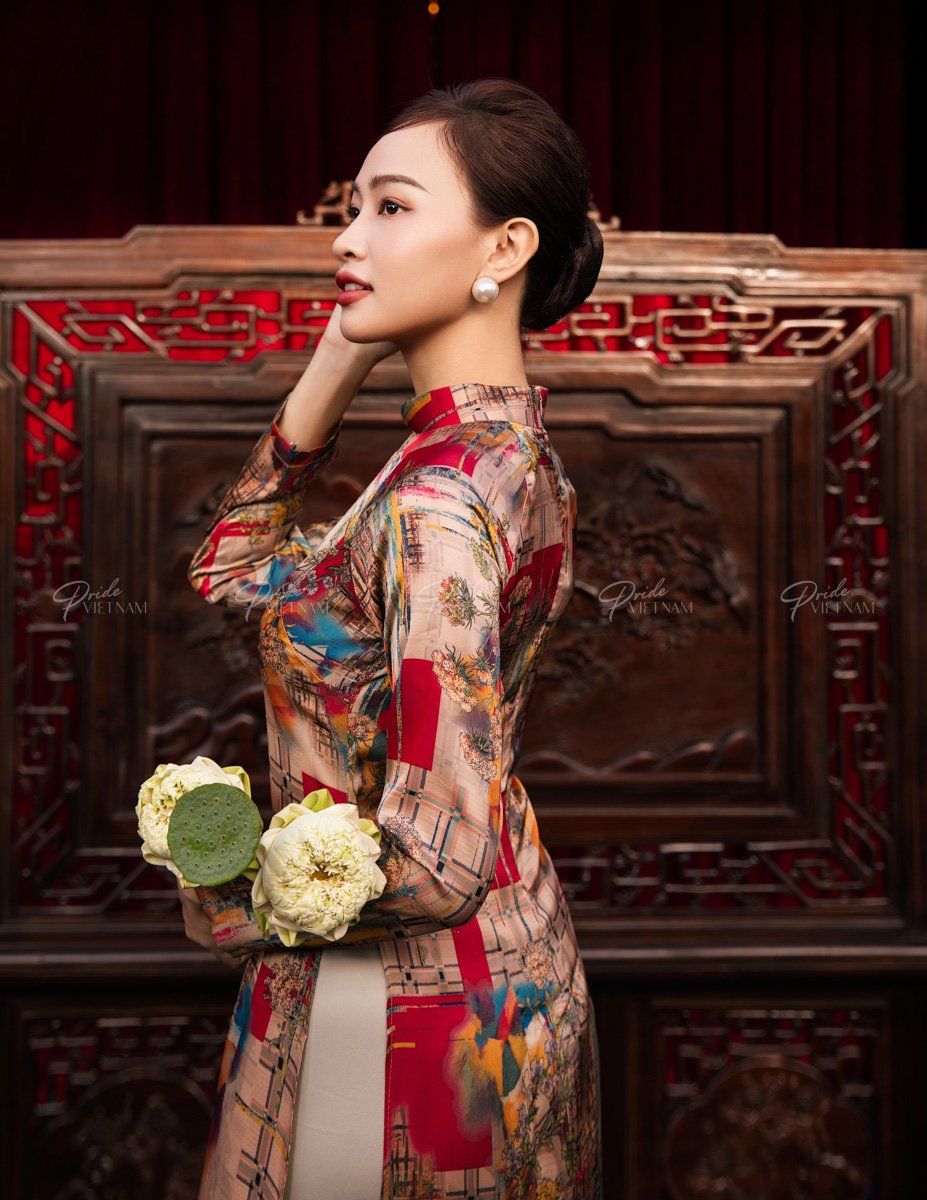 Áo Dài Lụa Kem Đỏ Hòn Ngọc Viễn Đông