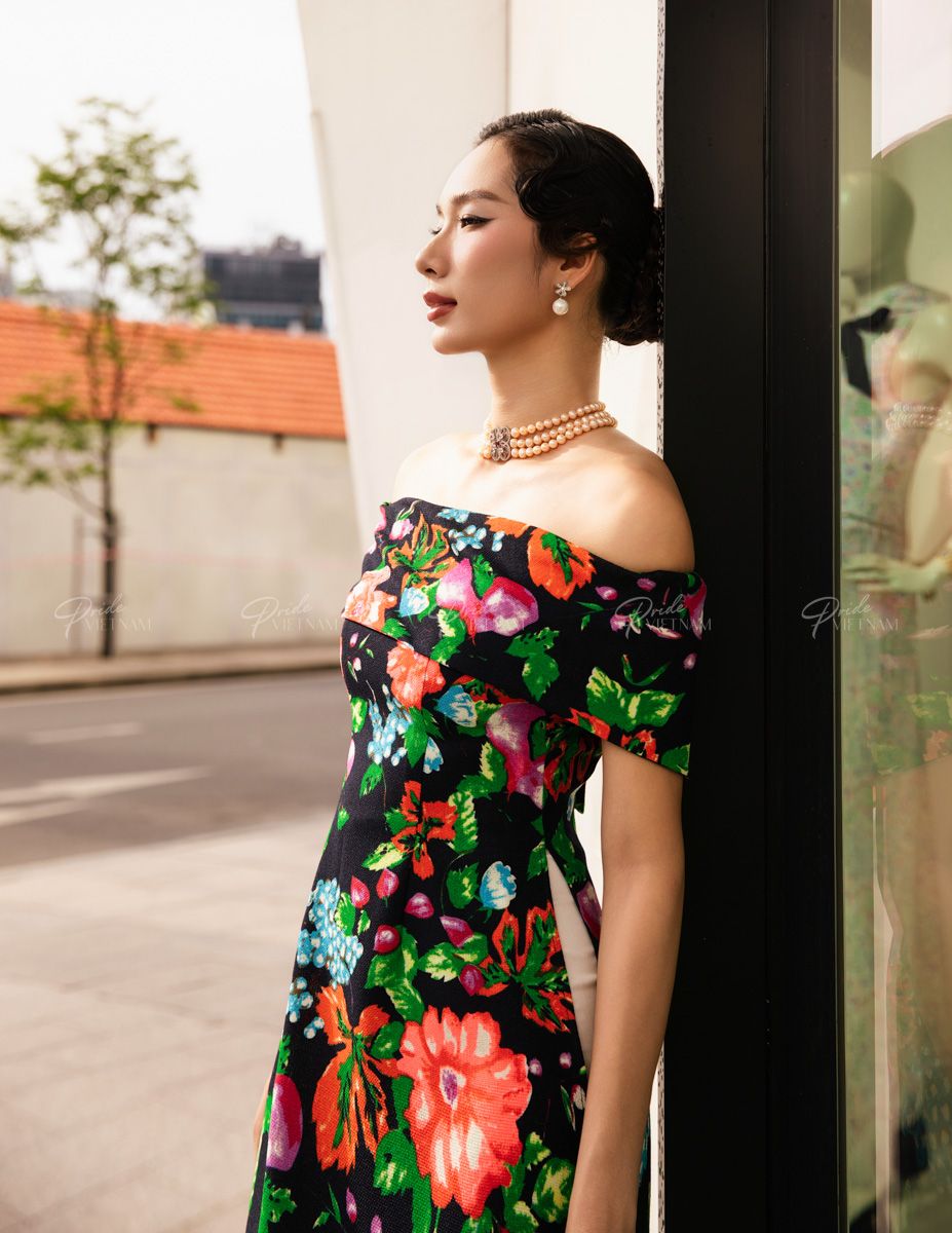 Áo Dài Gấm Nữ Đen Hoa Pride Việt Nam